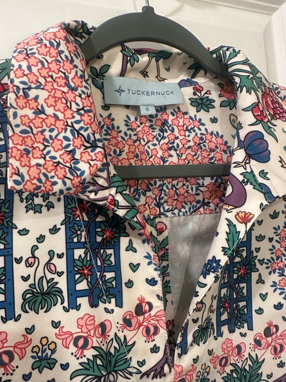 Tuckernuck Garden Print Blouse NWOT - Picture 3 of 4